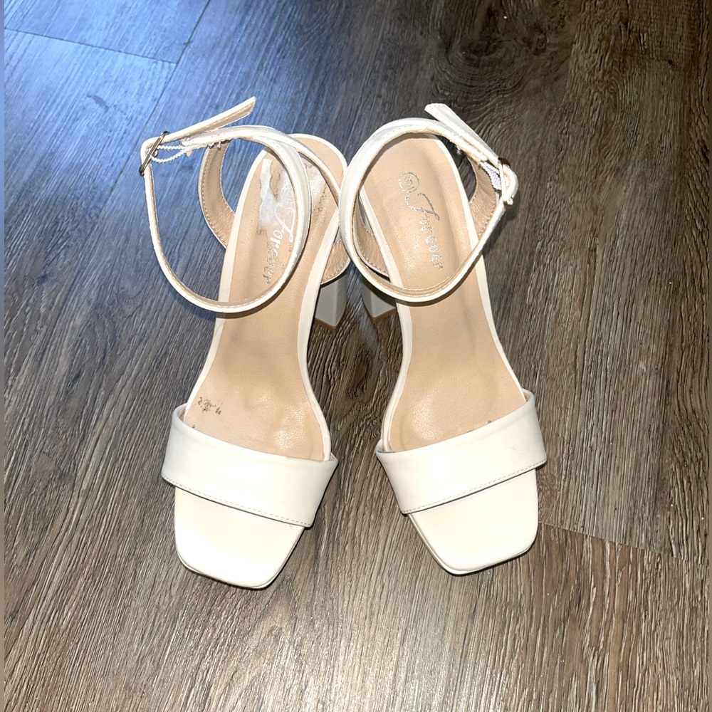 Women’s high heels size 6